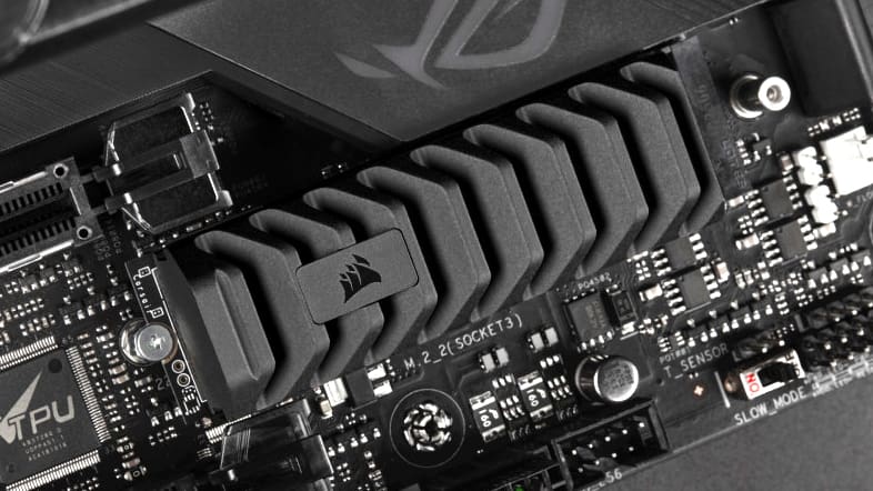 Corsair MP700 Gen5 PCIe x4 NVMe 2.0 M.2 SSD