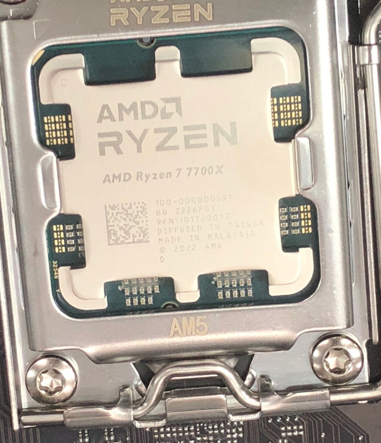 AMD Ryzen 7 7700X 8C16T CPU