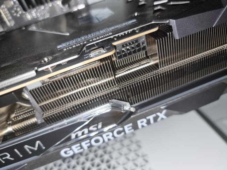 MSI GeForce RTX 4090 SUPRIM X 24G - 12VHPWRコネクタが溶解