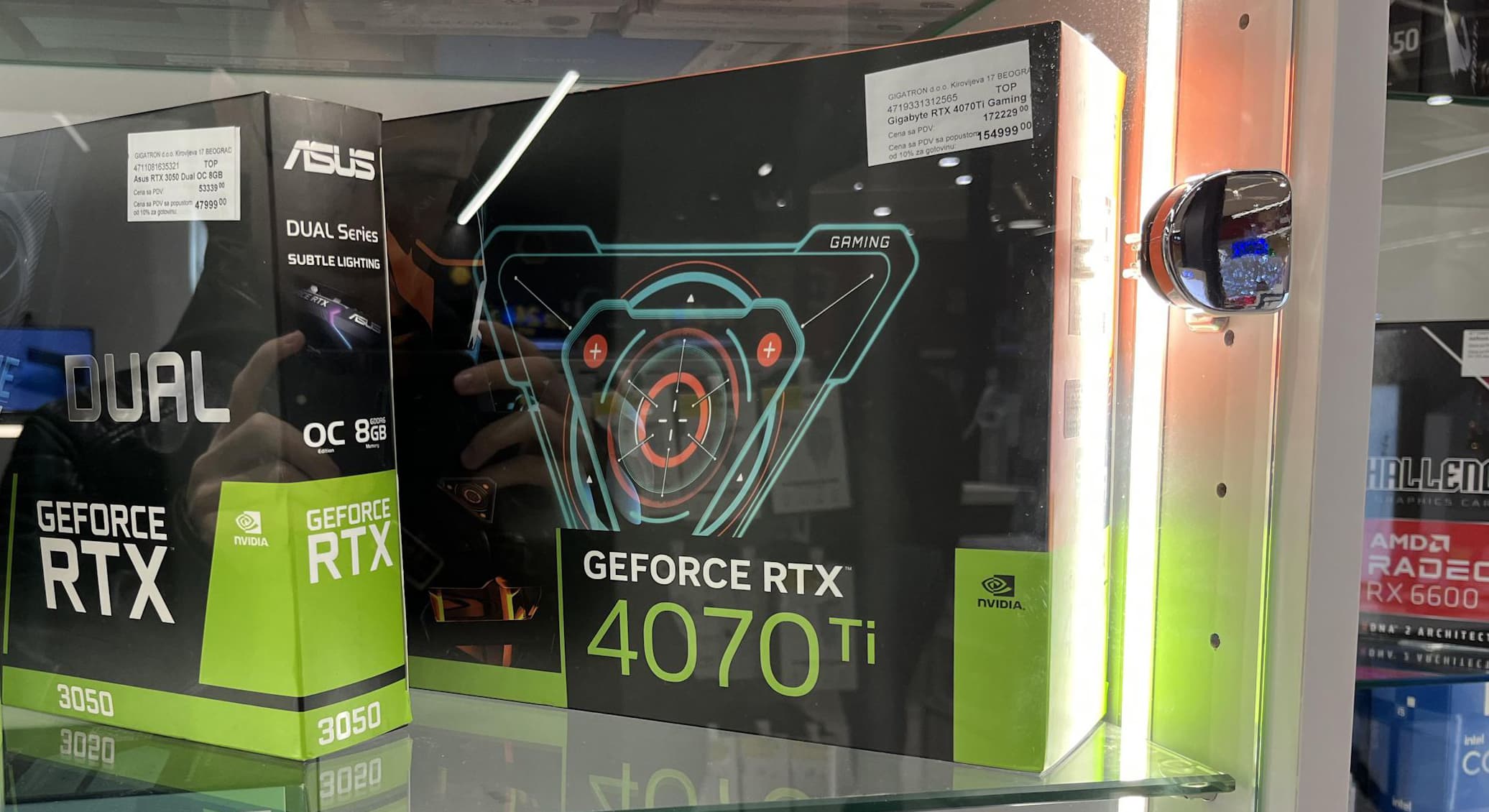 セルビアで販売中のGeForce RTX 4070 Ti