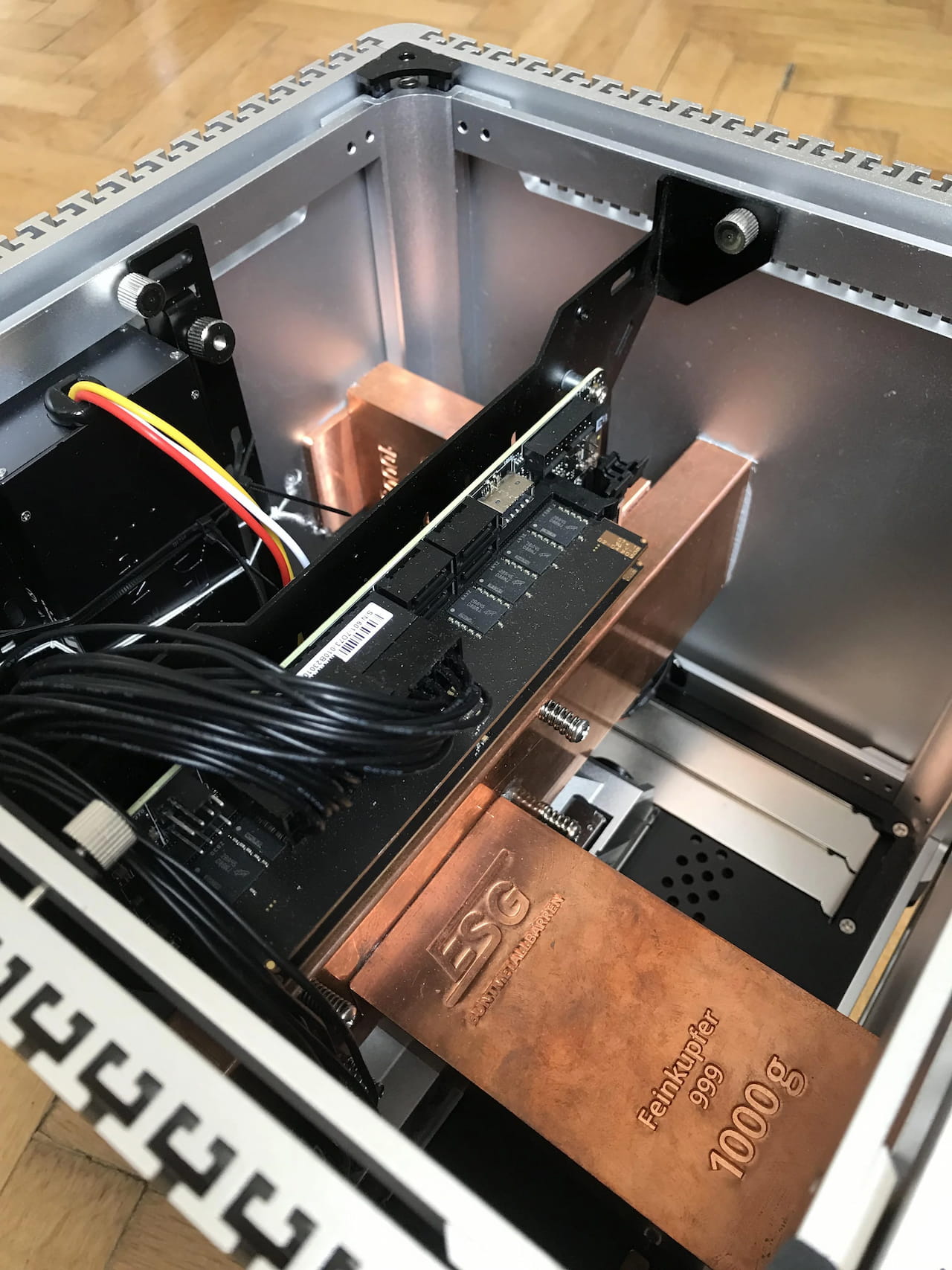 銅のインゴットでRyzen 9 7950Xをファンレス冷却PC