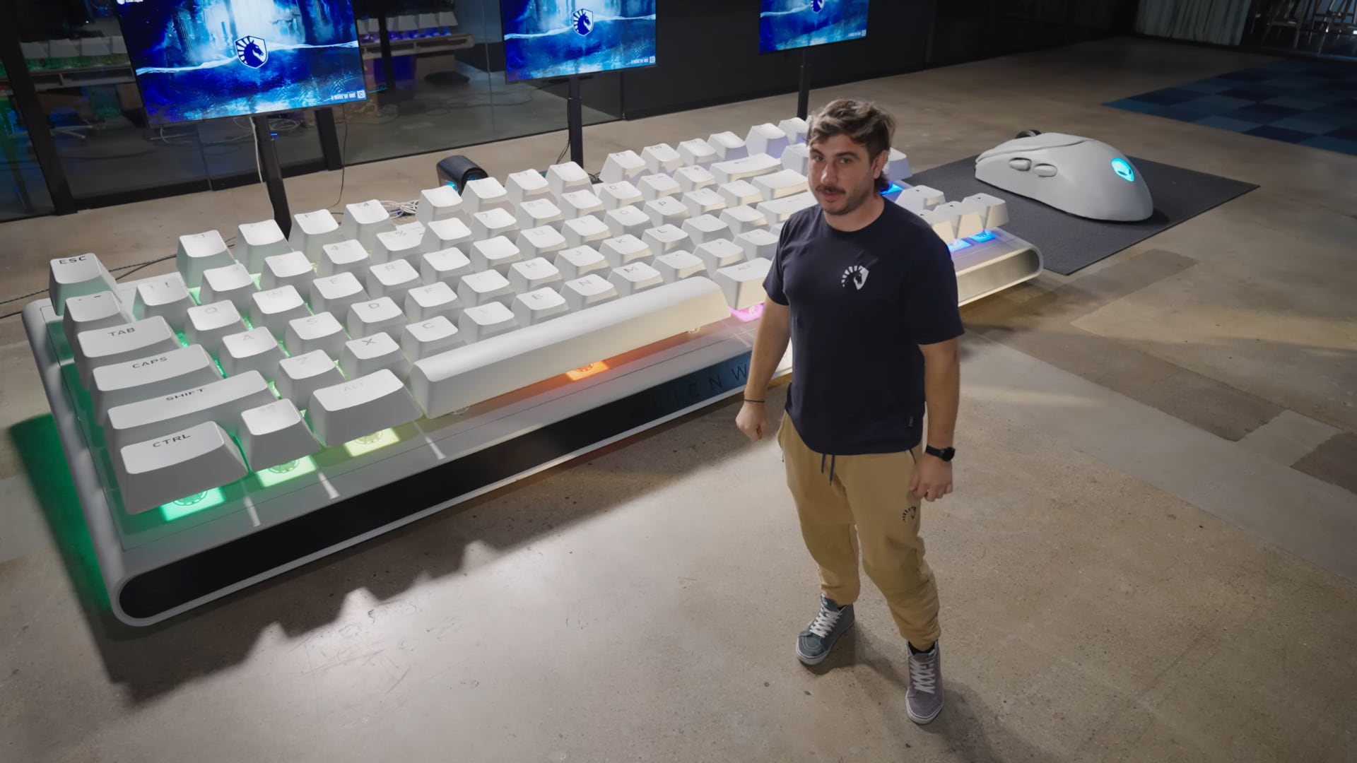 世界一大きなキーボードとマウス