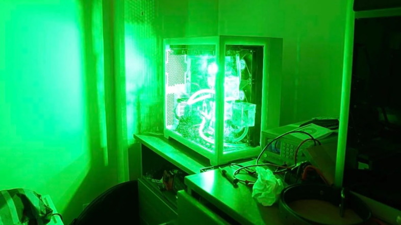 消費電力1200WのRGB LEDをPCケースで光らせるとどうなるの?家の外から見た写真がヤバイ | ニッチなPCゲーマーの環境構築Z