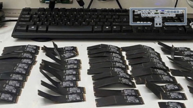 お子様、NVMe M.2 SSDを破壊してしまう。50枚も。パパ絶望 破壊された50枚ものNVMe M.2 SSD