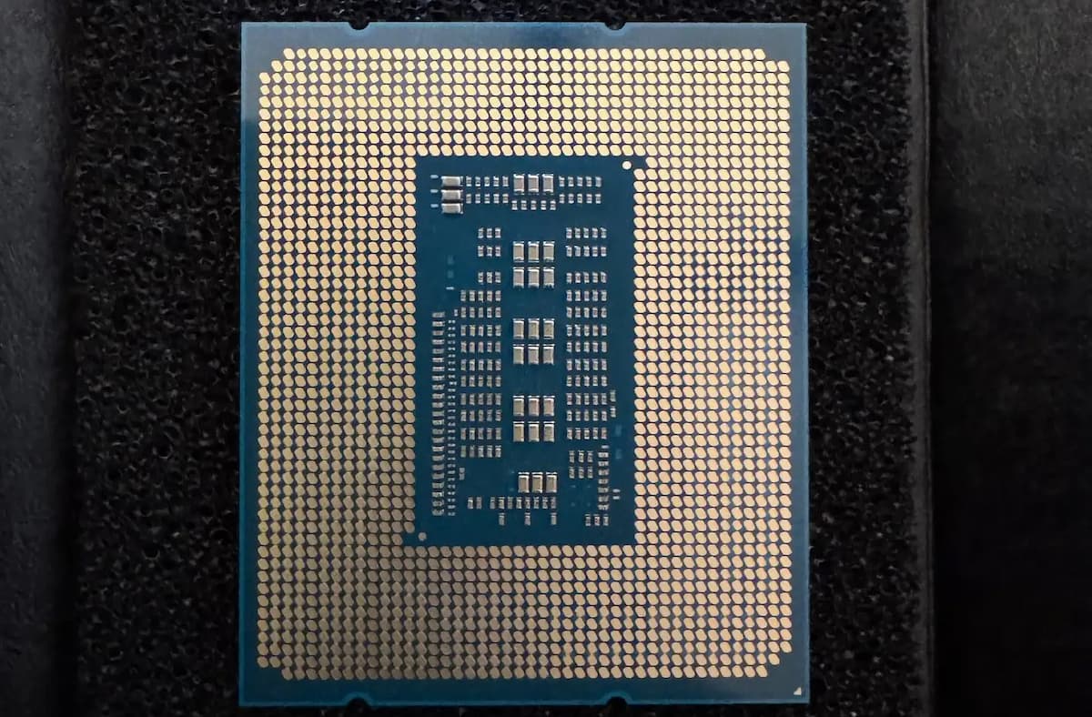 Bartlett Lake-S Core 9 273PQE 裏面